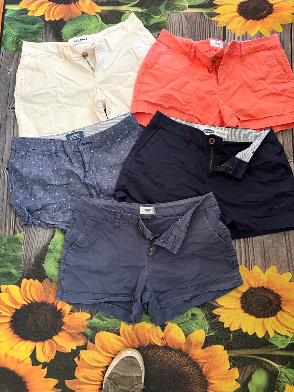 Old Navy Women's Shorts Bundle - Coral, Cream, Navy, Chambray, Slate Blue